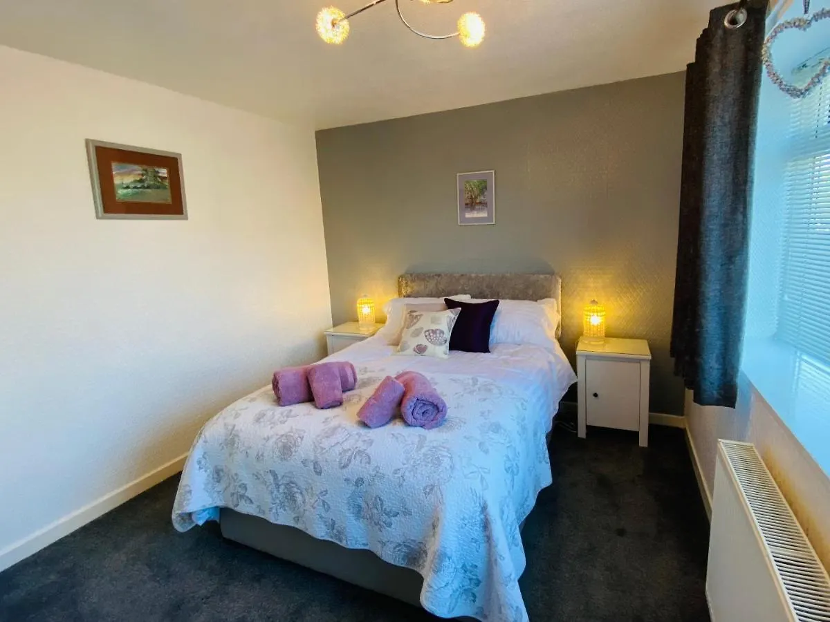 The Bungalow A Tranquil 3 Bedroom Property Close To Beach Lytham St Annes 0*,  United Kingdom