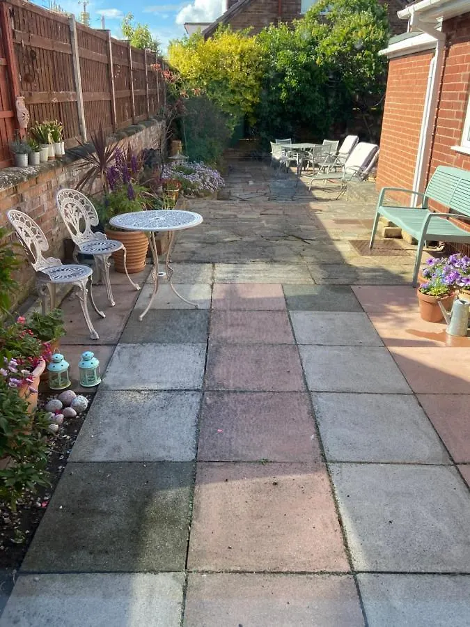 The Bungalow A Tranquil 3 Bedroom Property Close To Beach Lytham St Annes