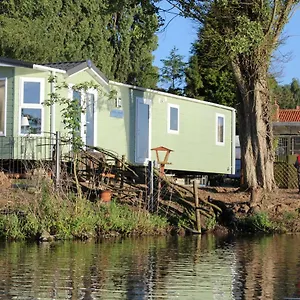 Marshlands Lakeside Nature Retreat , Barton-upon-Humber United Kingdom