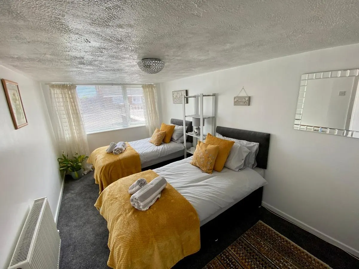 The Bungalow A Tranquil 3 Bedroom Property Close To Beach Lytham St Annes Casa vacanze